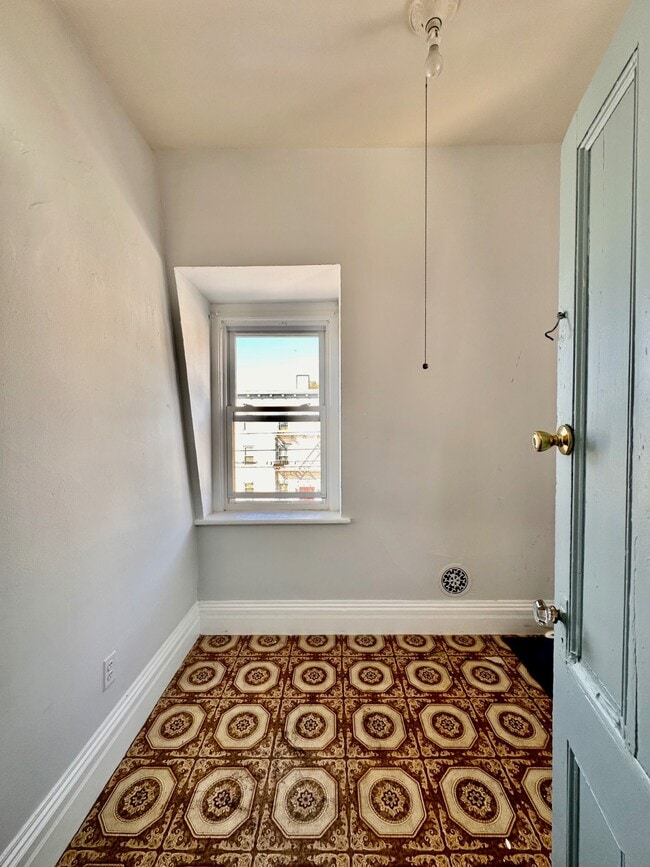 Building Photo - 20 Main St