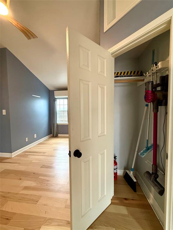 Building Photo - 4214 Bellvue Ave