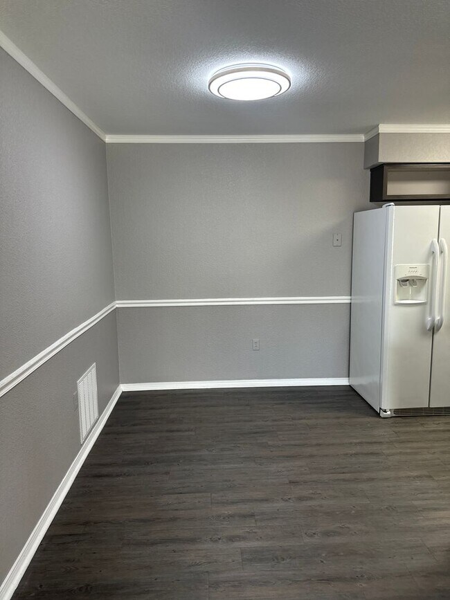 Building Photo - BARLING SOUTH H DUPLEX