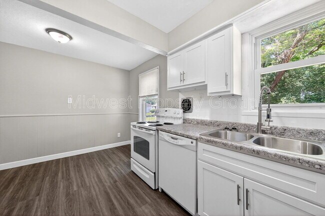 Building Photo - 10066 Dorothy Ave