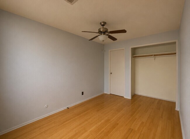 Building Photo - 7913 Grove Ridge Dr