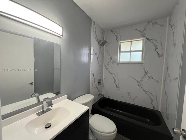 Building Photo - 451 NE 136th St