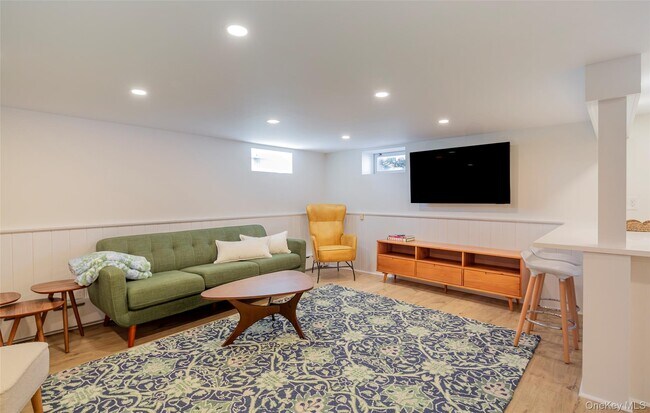 Building Photo - 275 Maier Pl