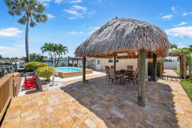 Building Photo - 220 SE 2nd Ave