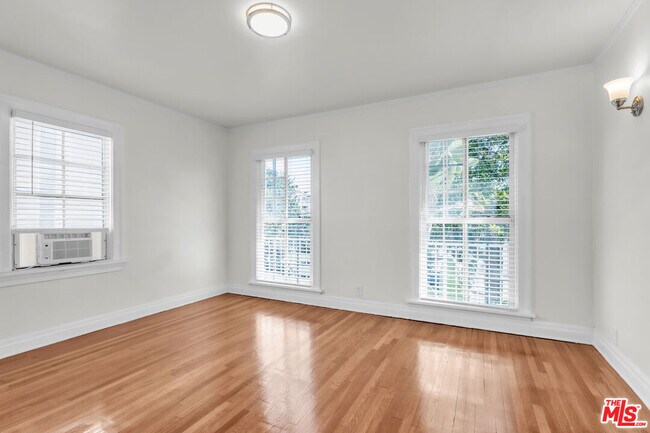 Building Photo - 419 N Van Ness Ave
