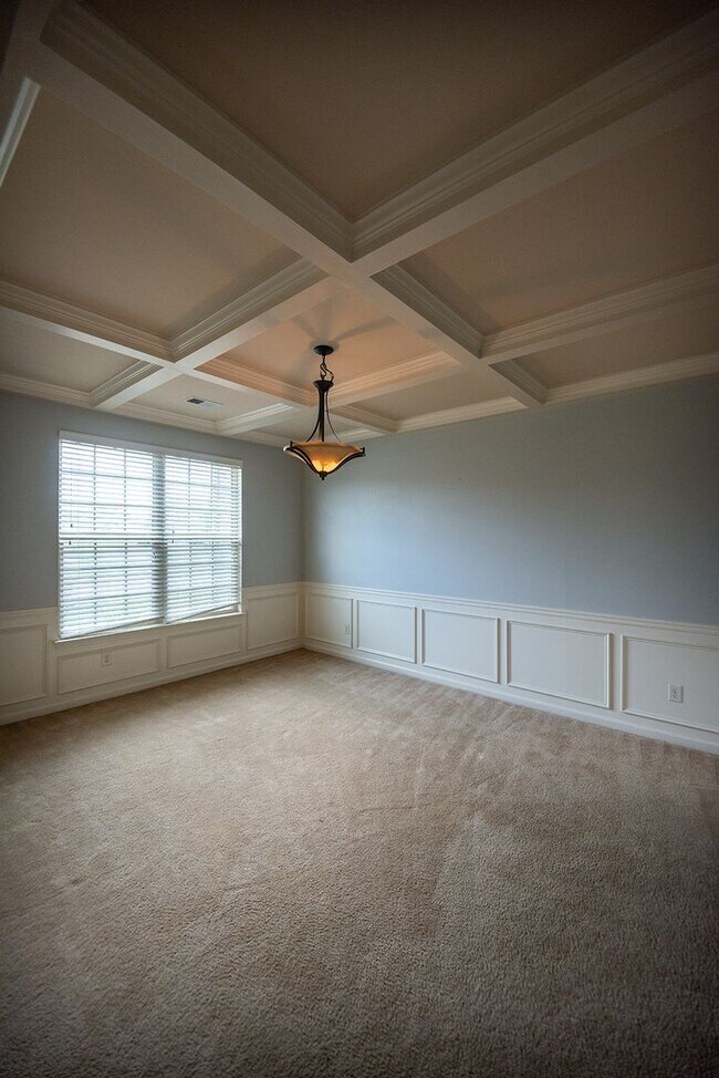 Building Photo - Beautiful home available today!