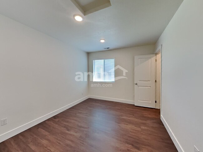 Building Photo - 1400 Alderleaf Ave