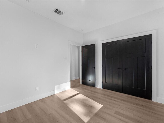 Building Photo - 10732 Twin Oak Dr