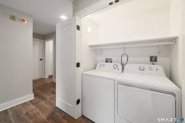 Building Photo - 304 Heritage Vlg