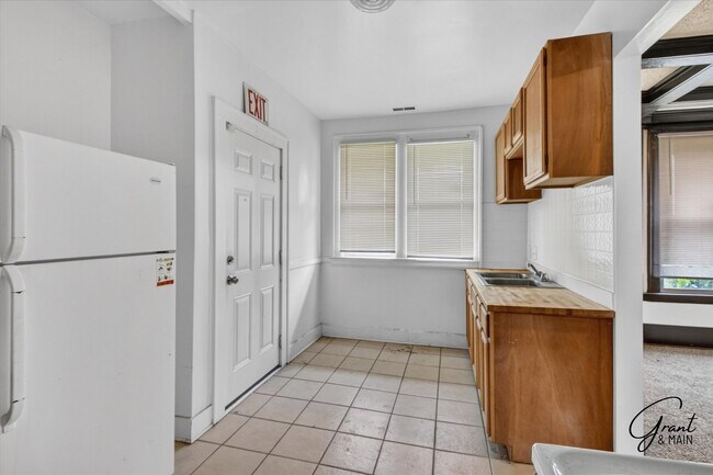 Building Photo - 58/60 Alger - FDR - T