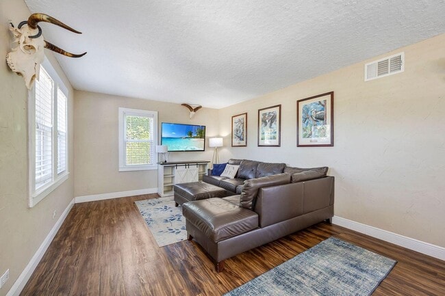 Building Photo - 1425 E Crisafulli Rd