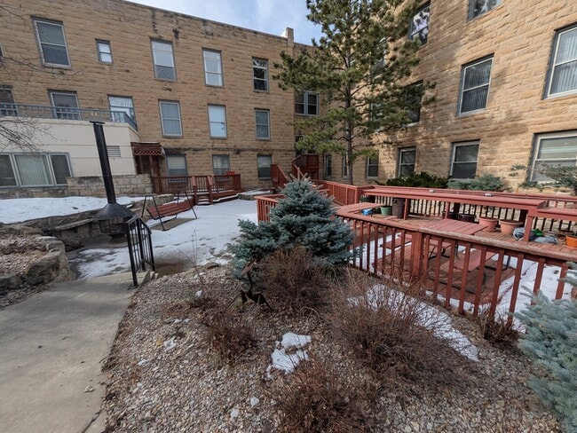 Building Photo - 1000 Fountain Terrace Dr