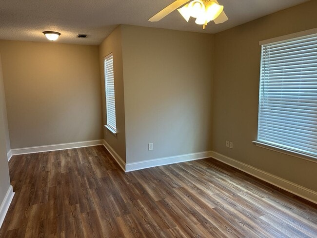 Building Photo - 273 Vining Way