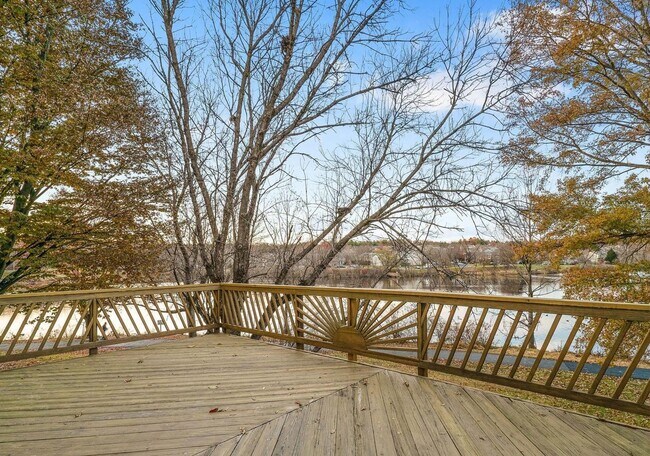 Building Photo - Gorgeous End Unit townhouse with WATER VIEWS ready mid August!