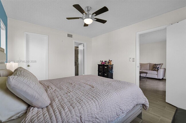 Building Photo - 7142 Golf Colony Ct