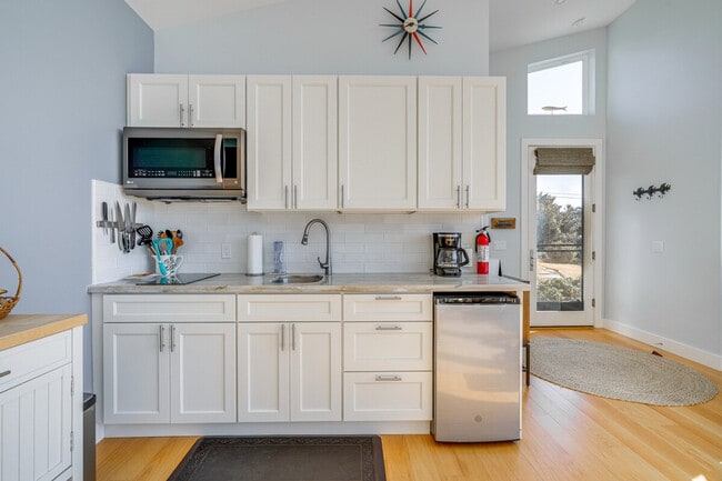 Building Photo - 157 Ave Portola