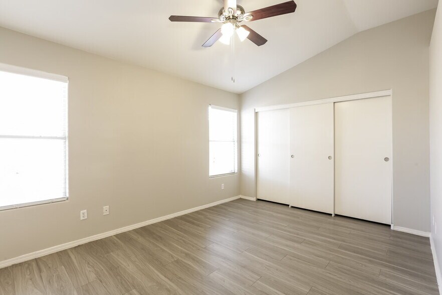 Building Photo - 207 Mariposa Way