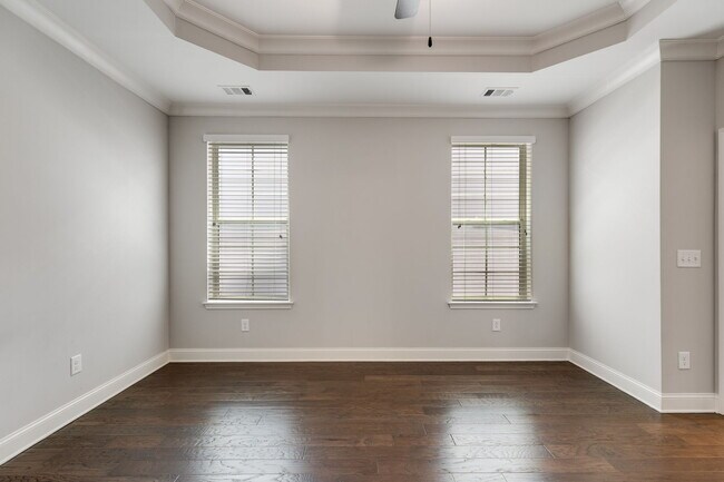 Building Photo - 1032 Moorewood Ln S E