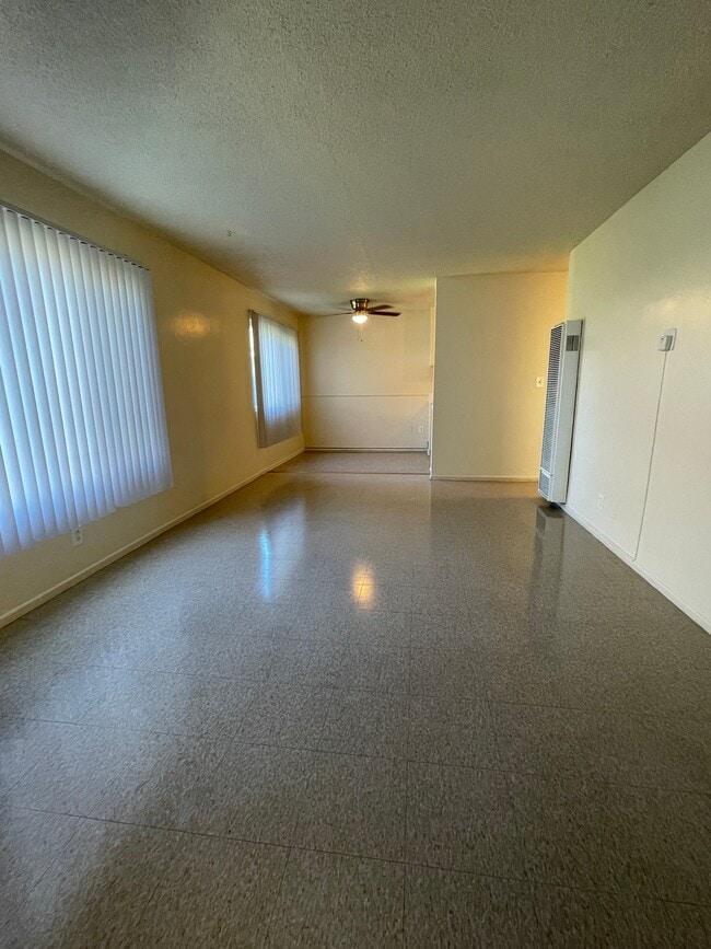 Building Photo - 1302 E Kingsley Ave