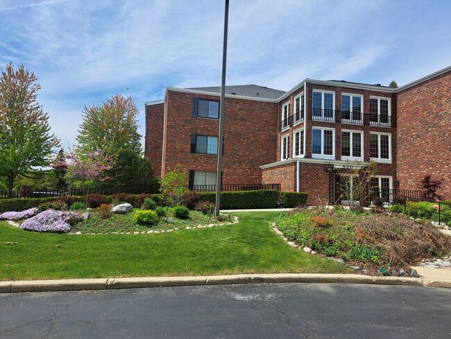 Building Photo - 520 Biesterfield Rd