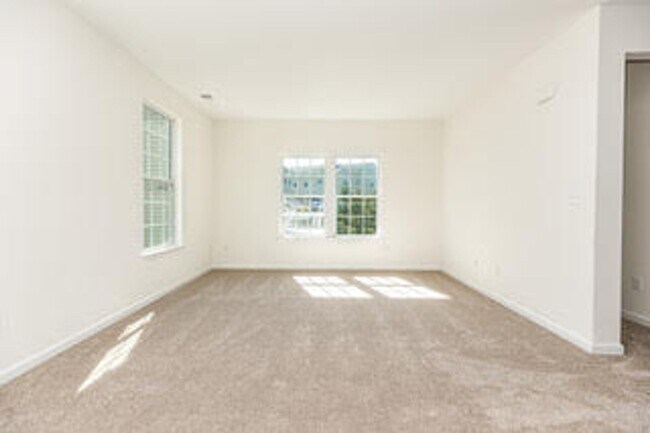 Building Photo - Spacious End Unit-Townhome in Hockessin’s ...