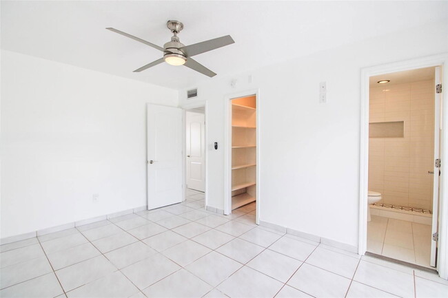 Building Photo - 9680 SW 77th St