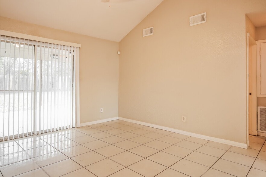 Building Photo - 2007 Deerhurst Ln