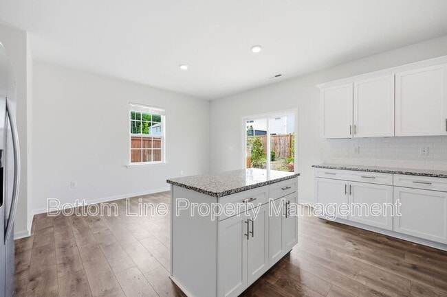 Building Photo - 413 Tucana St