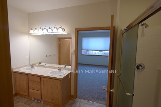 Building Photo - 2 bed 2 bath, in Sequim