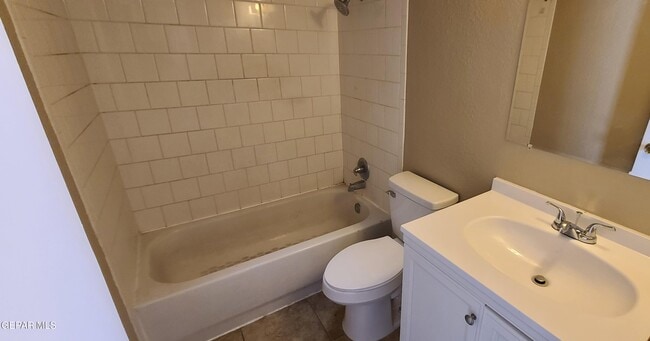 Building Photo - 1551 Common Dr