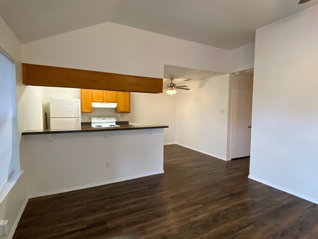 Building Photo - 641 Woodard Ave