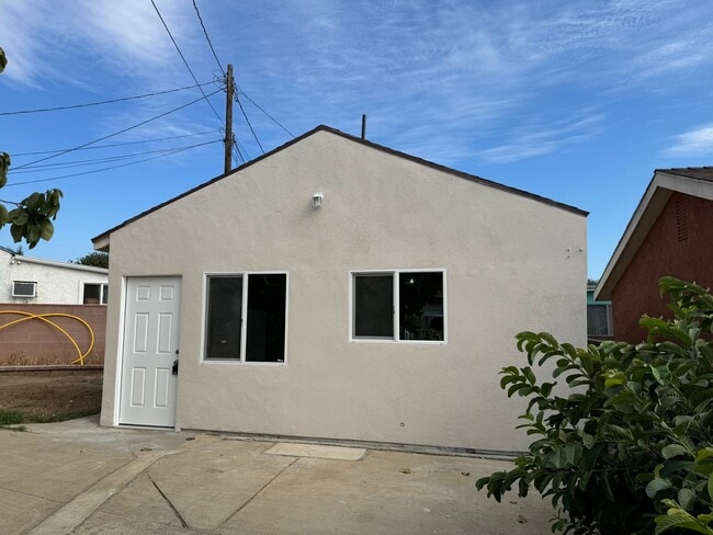 Building Photo - Utica Street