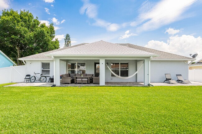 Building Photo - 249 SW Aubudon Ave