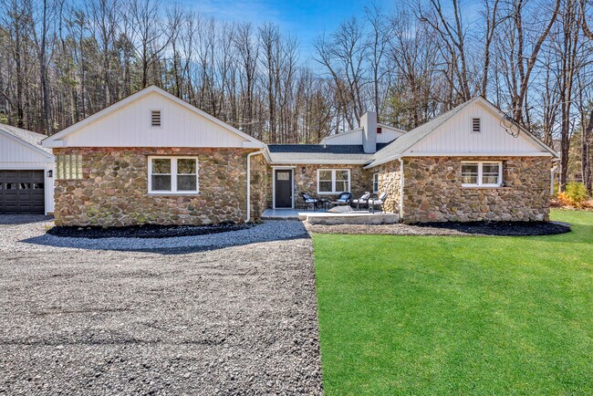 Building Photo - 45 Westledge Rd