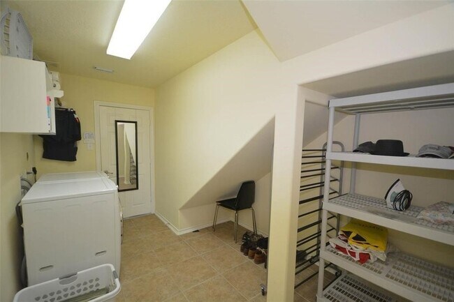 Building Photo - 3008 Middletrace Ln