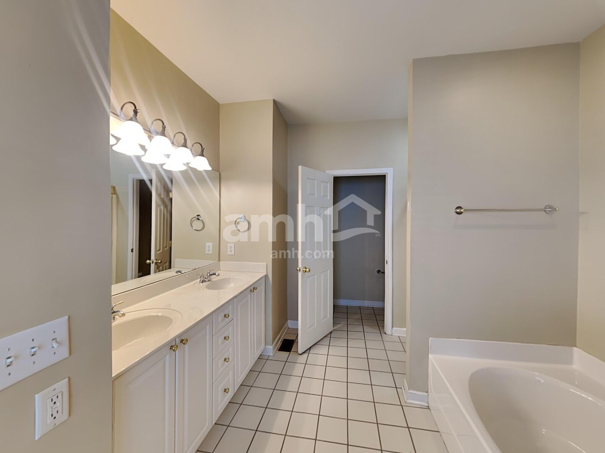 Building Photo - 1725 Woodland Pointe Dr
