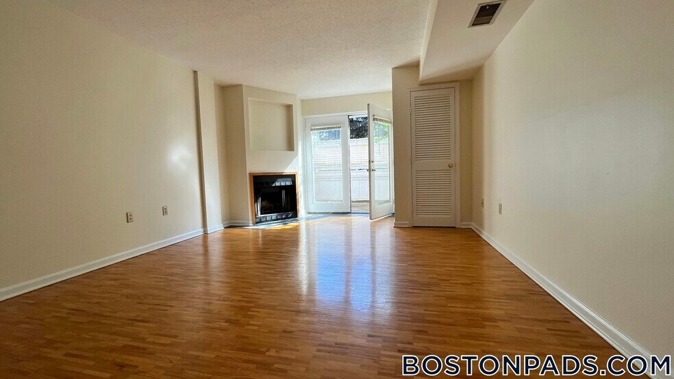 Building Photo - 345 Franklin St