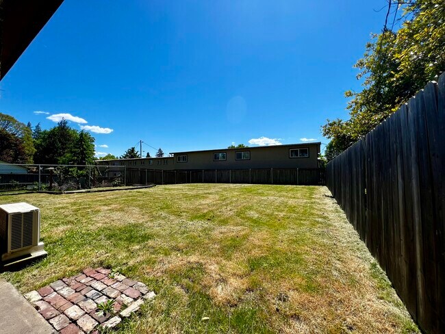 Building Photo - 216 Crocker Ln