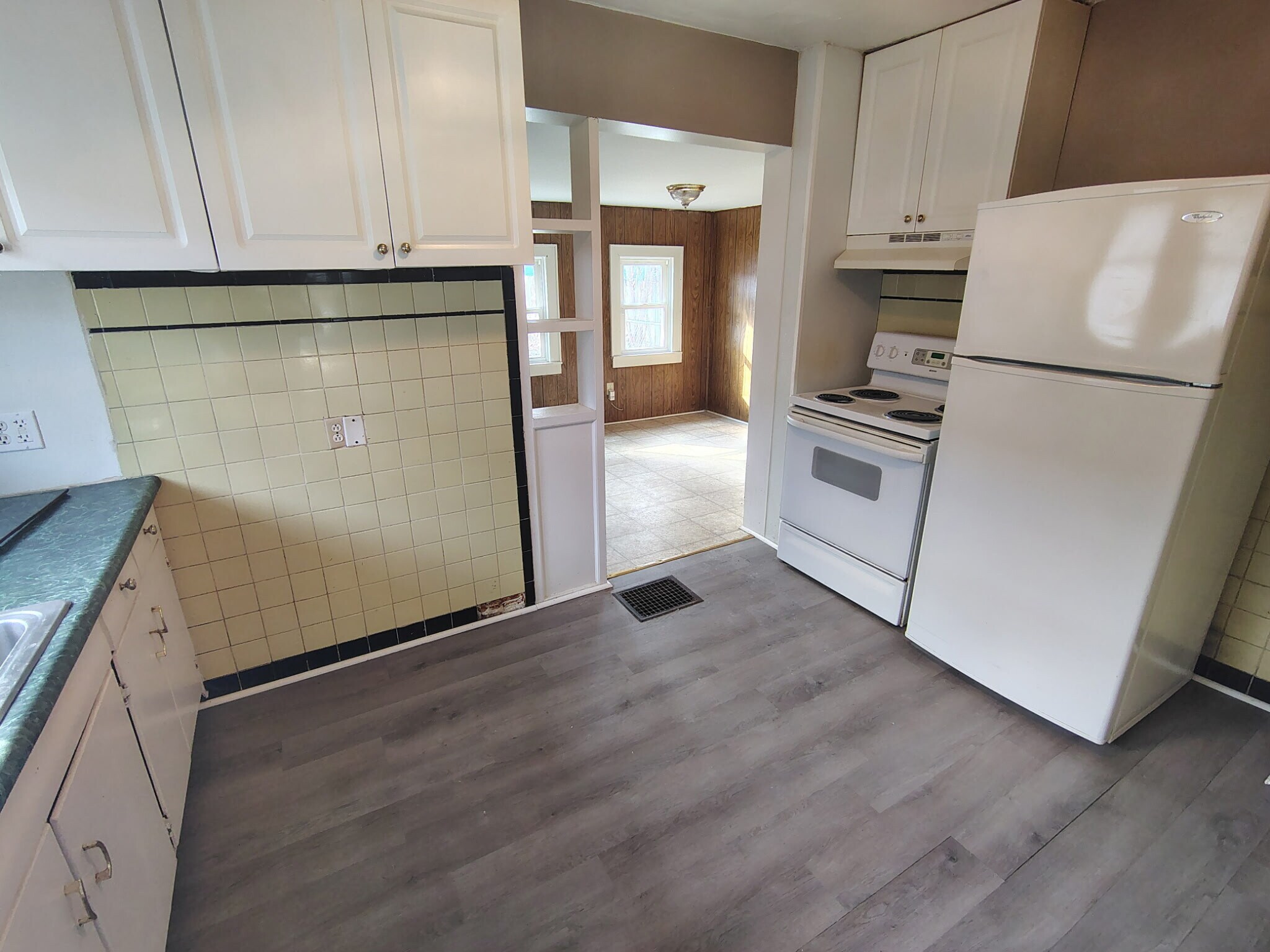 Building Photo - 2439 Chase St