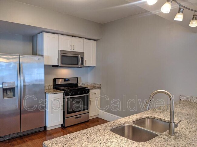 Building Photo - 304 E Hanna Ave