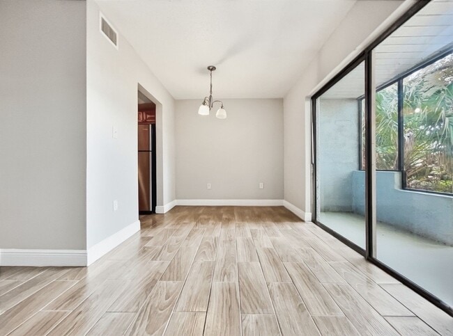 Building Photo - 2/2 Condo in Millenium Palms