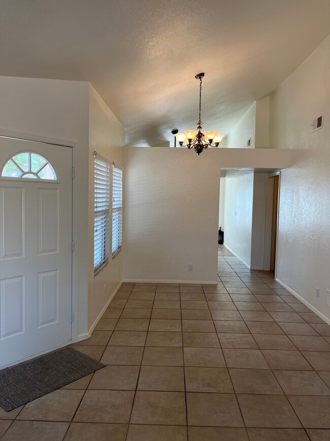 Building Photo - 1200 W Boxelder Cir