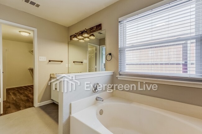 Building Photo - 4643 Yellowleaf Dr