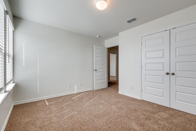 Building Photo - Welcome home to this 3-bedroom 2.5-bath in the desirable Marbella community