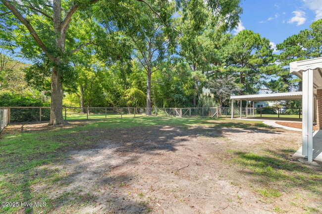 Building Photo - Beautiful 3 Bedroom, 2 Bath Home -135 Yate...