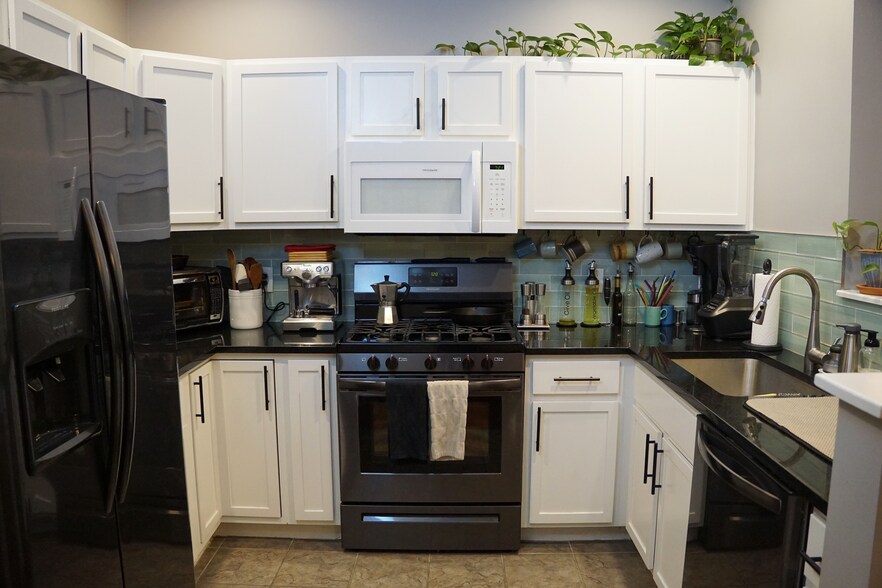 Building Photo - 1061 Reserve Way