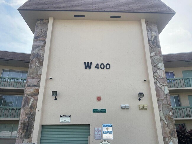 Primary Photo - 400 Village Green Cir W