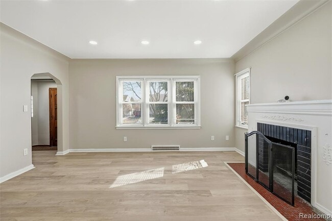 Building Photo - 2045 N Elizabeth St