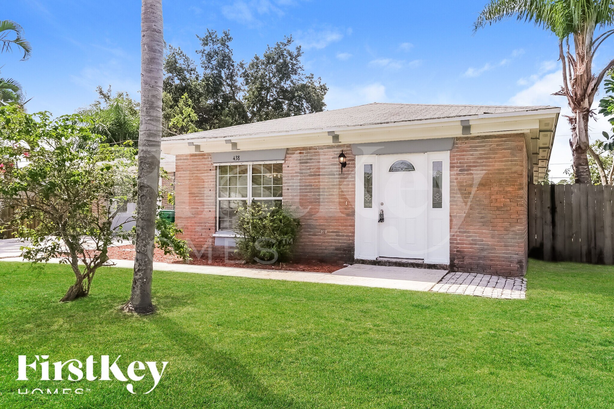 Building Photo - 438 SE Streamlet Ave