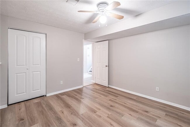 Building Photo - 2407 Redfield Dr